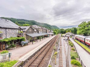 1 Bedroom Mexican Themed Romantic Train Station Apartment Number 10 in Betws-y-Coed, North Wales